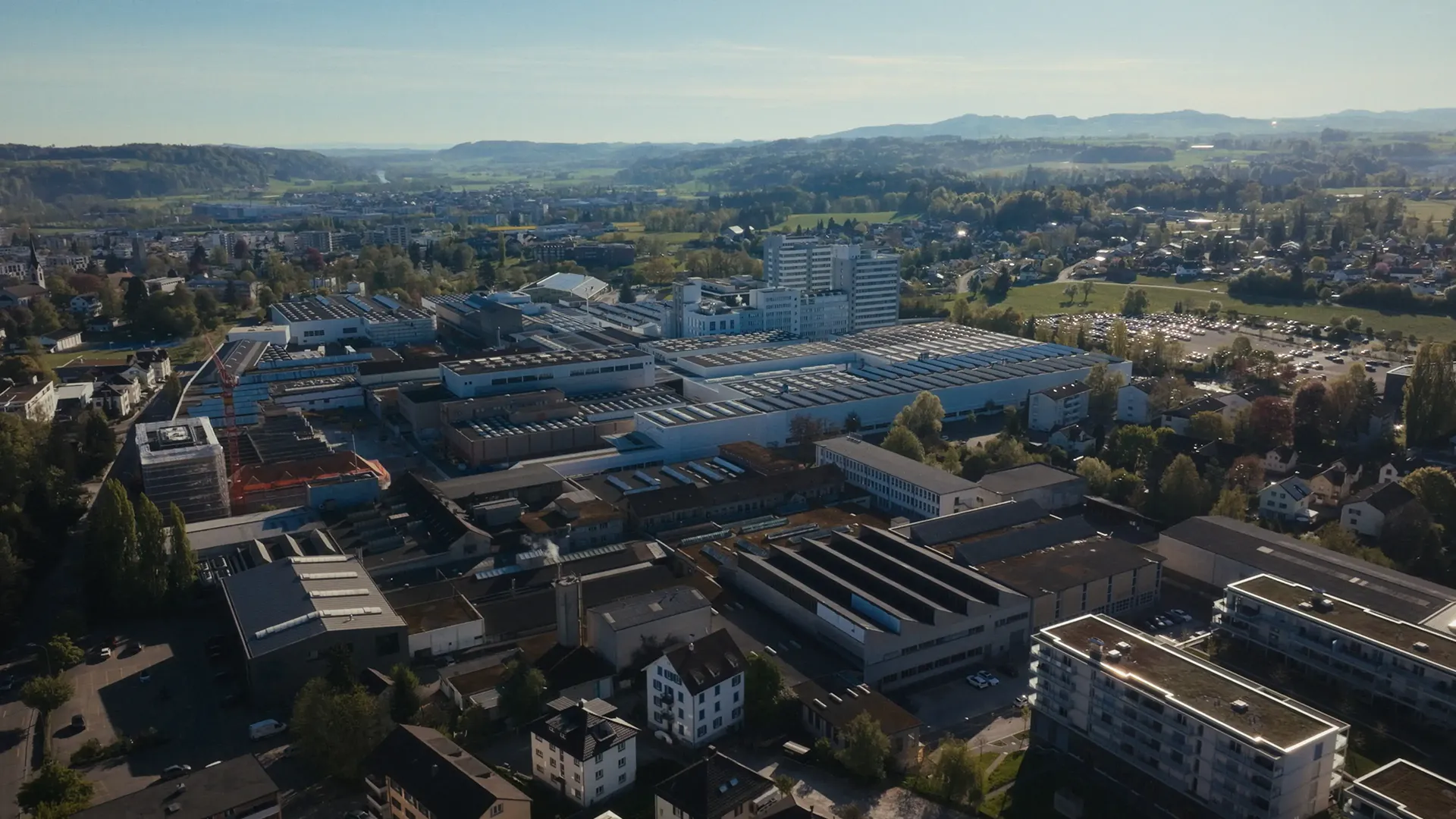 Riga26 Imagefilm – Luftaufnahme Industriegebiet Uzwil bei Tag